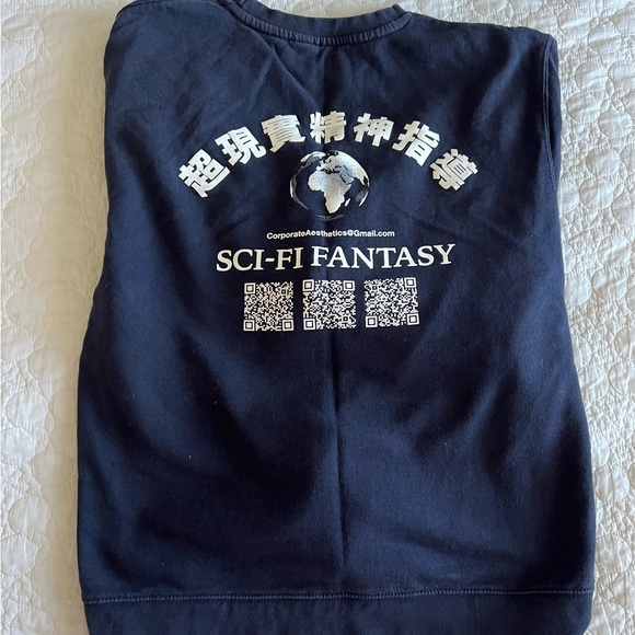 sci-fi fantasy crewneck - Picture 4 of 5